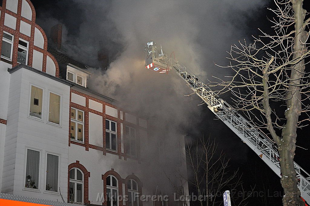 Feuer 3 Dachstuhlbrand Koeln Muelheim Gluecksburgstr P006.JPG